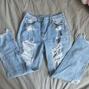 American Eagle - ripped moms jeans